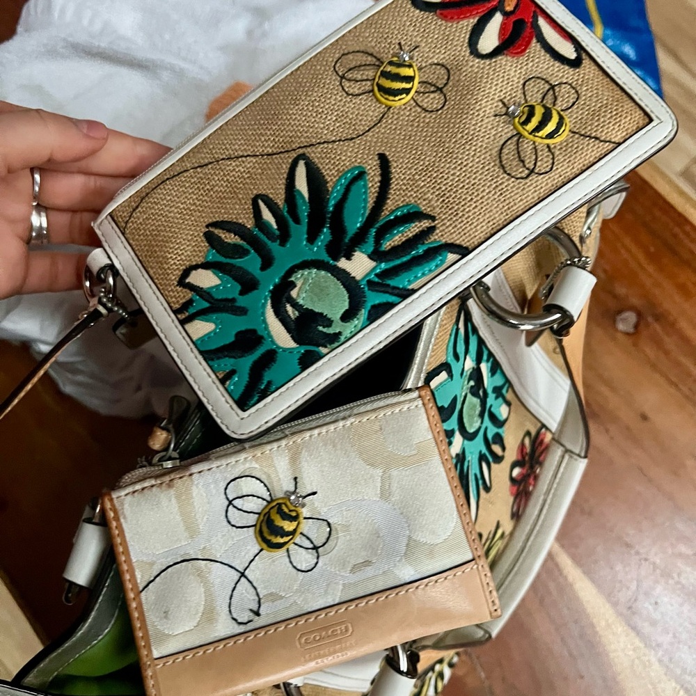 COACH Limited Straw Motif Bee Flower Satchel Tote 9447 - Picture 3 of 5
